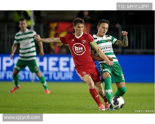 邓伯什与阿尔梅勒城的激烈对决揭示足球战术与团队协作的重要性